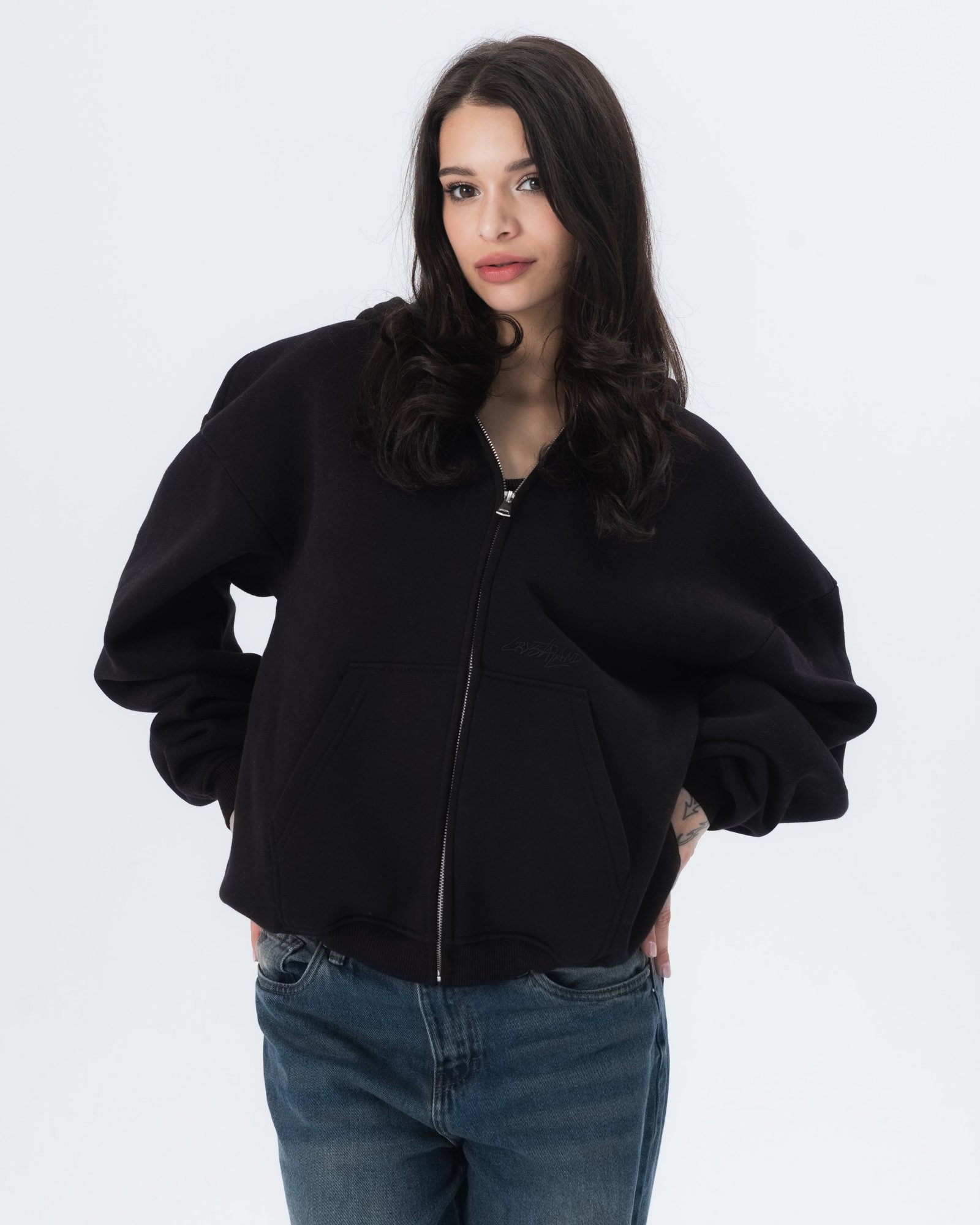 Crystaland_export-181 CRYSTALAND ESSENTIAL BLACK ZIP HOODIE - obrazek 1