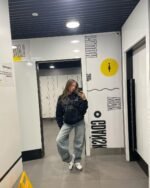 CRYSTALAND BLACK HOODIE - obrazek 2